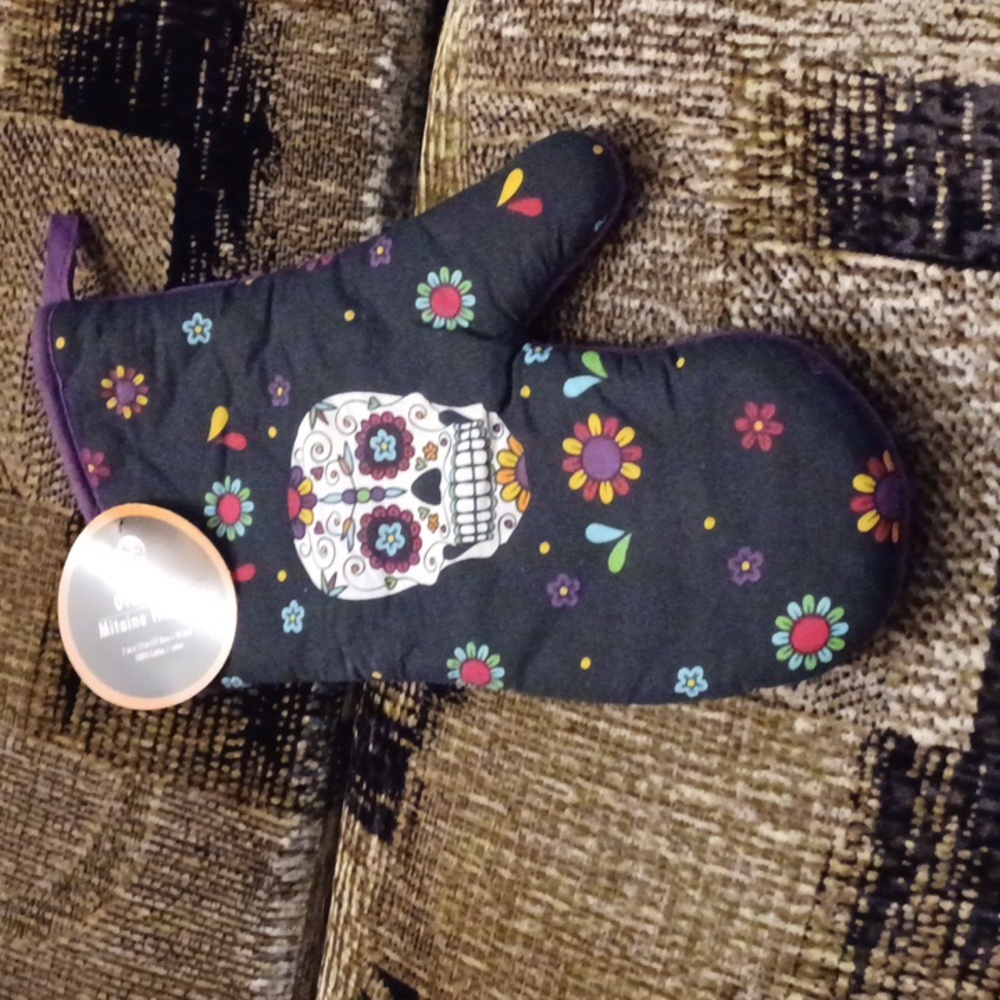 4/$30 New Colourful Skull Print Oven Mitt - Single